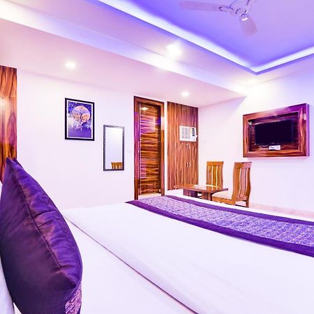 ניו דלהי Hotel Fabulous - Delhi International Airport מראה חיצוני תמונה